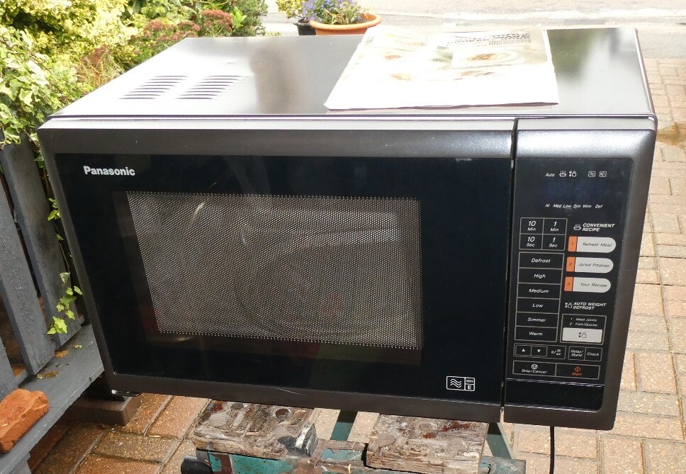 Panasonic 800w large microwave in Ashtead, Surrey Gumtree