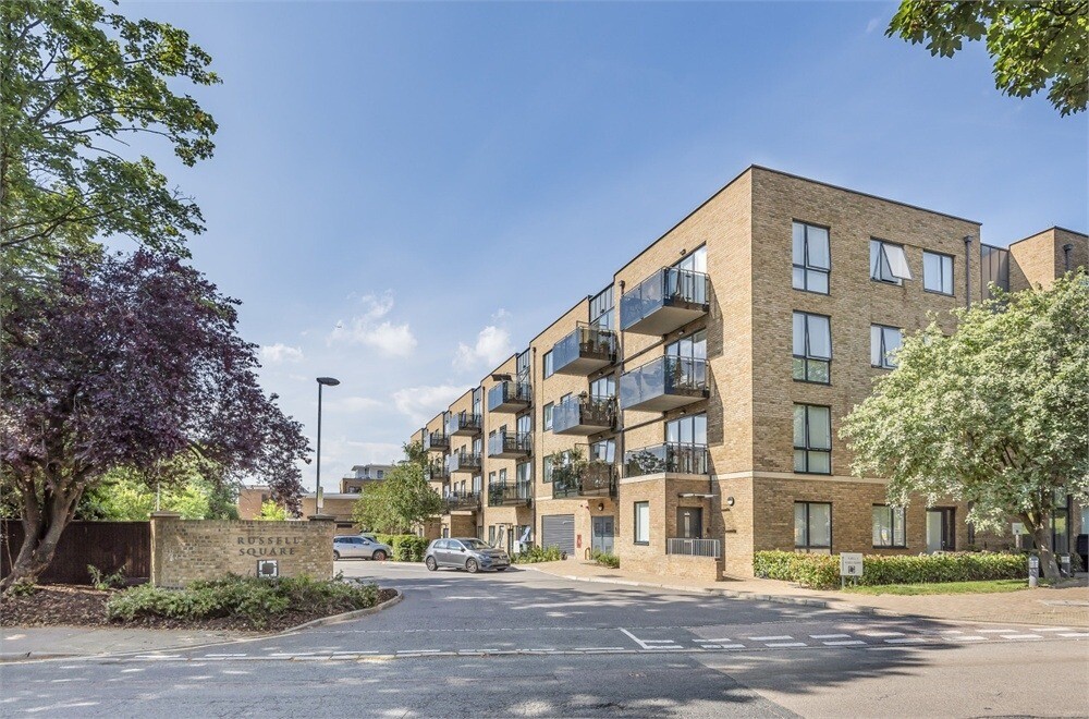 Twobed Flat in Horley, Surrey Gumtree