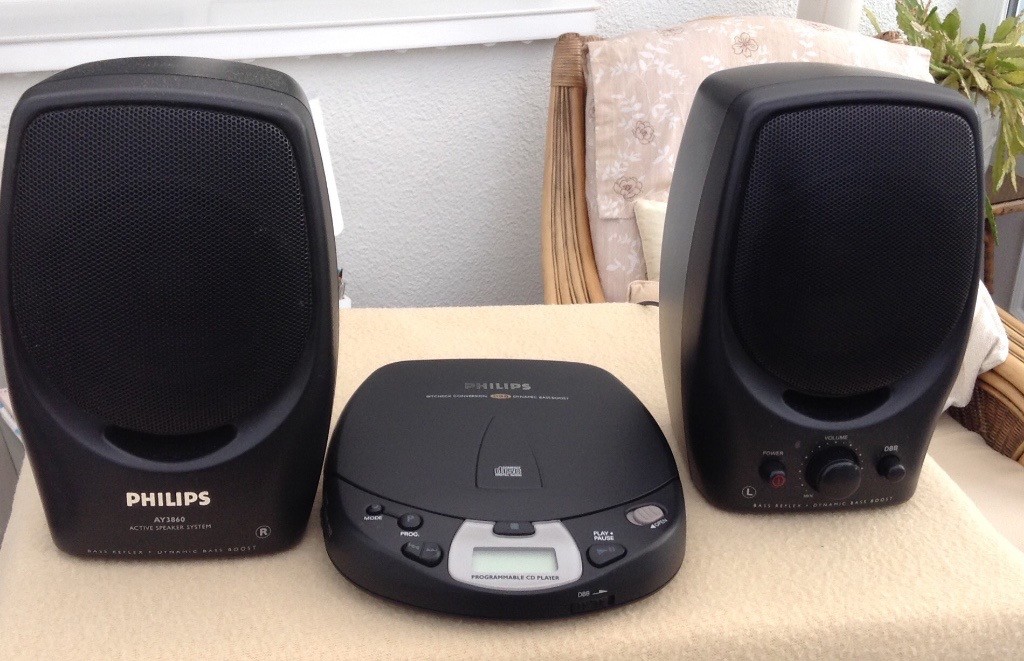 12volt/mains Philips portable CD player with separate speakers in