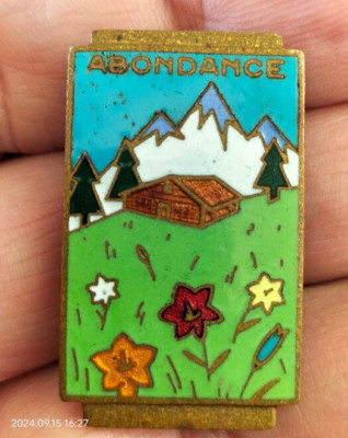 ANCIEN INSIGNE ÉMAILLÉ.  HAUTE SAVOIE. ABONDANCE.