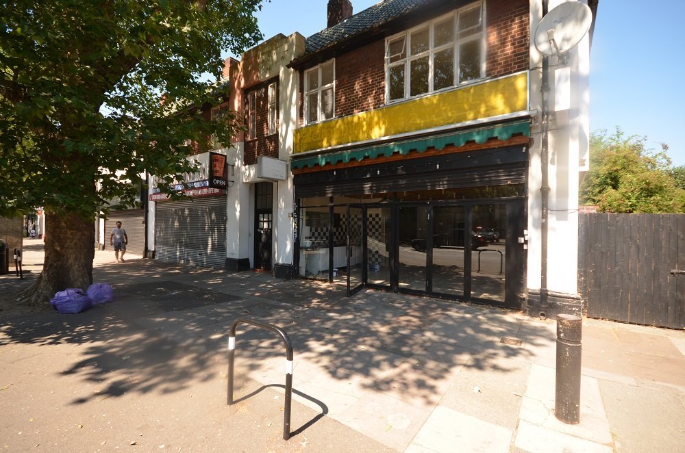 Very large Shop TO LET NO PREMIUM 2 minutes from Syon Lane in