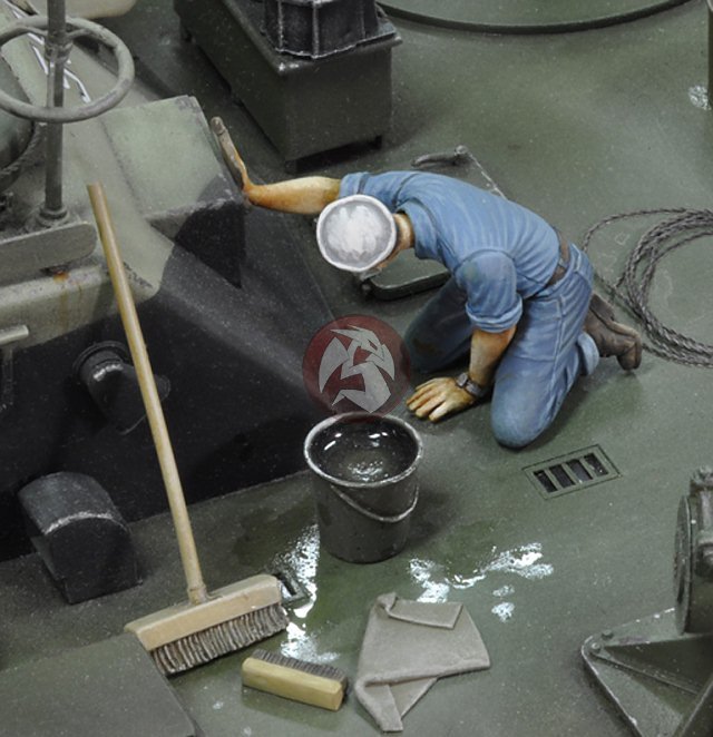 Royal Model 1/35 US Sailor who is washing WWII [Resin Figure Model kit] 537