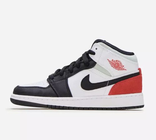 シューズ(女性用) JORDAN 1 MID GS BLACK,CHILE RED,WHITE Nike Air Jordan Retro 1 Mid GS Chicago White Red Black BRED