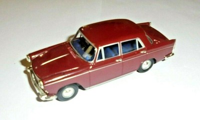 car 1/43 VANGUARDS VA05402 MORRIS OXFORD 1961 DARK RED BOX