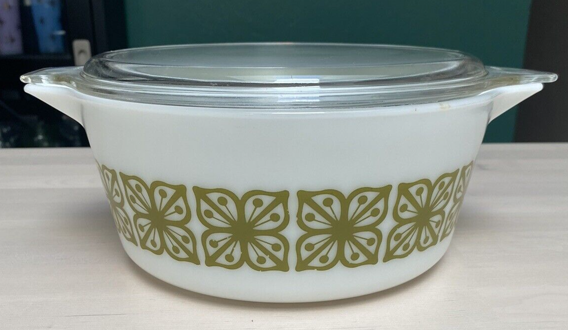 Vintage Pyrex Verde Green Square Flowers 475-B 2 1/2 Quart