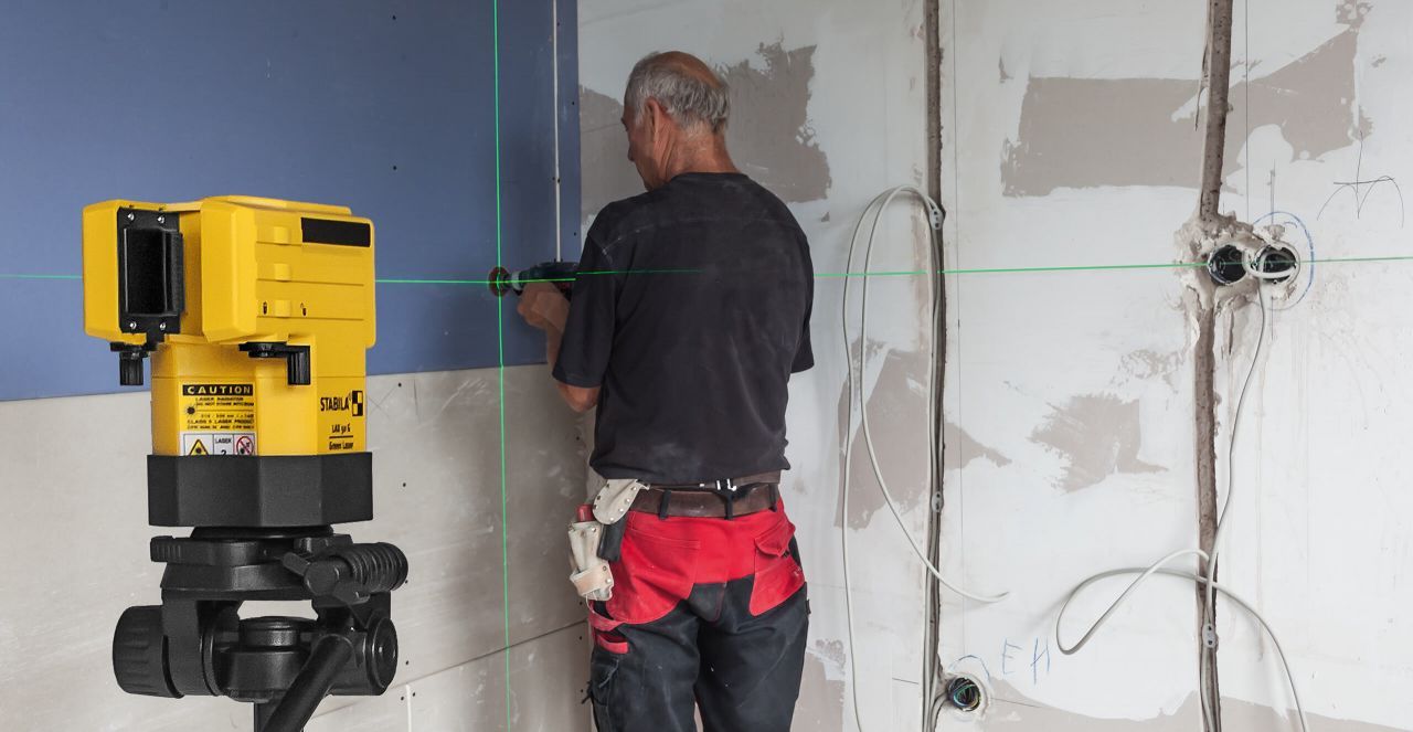 Stabila LAX50G Self Levelling Green Beam Cross Line Laser Level & Mount