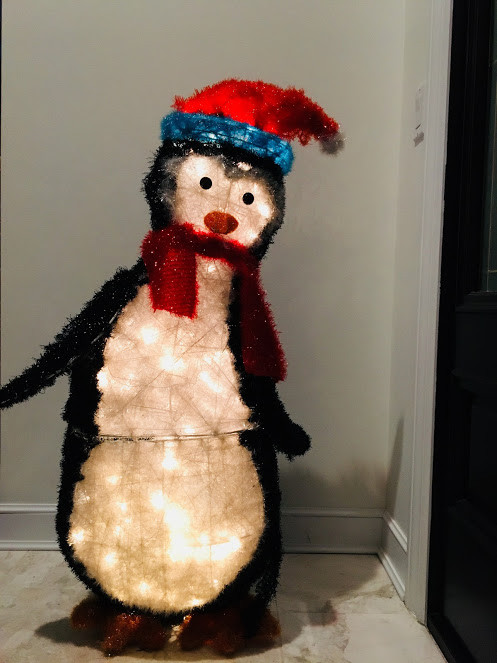 Big Lighted Prelit Penguin Sculpture Metal Frame & Tinsel Christmas yard Decor