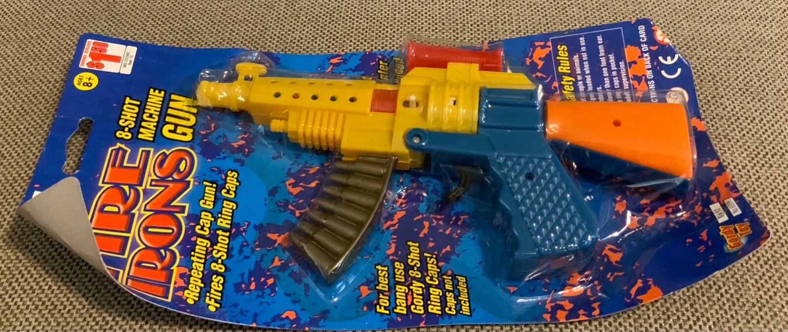 昭和の玩具／GIANT・8。RUNNING SHOOT。PLASTIC GUN。 Cap Shooter - Great Toy - Uses 8 Shot Ring Caps! - Plastic