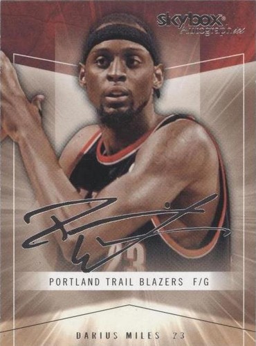 2004-05 Skybox Autographics - Darius Miles #22