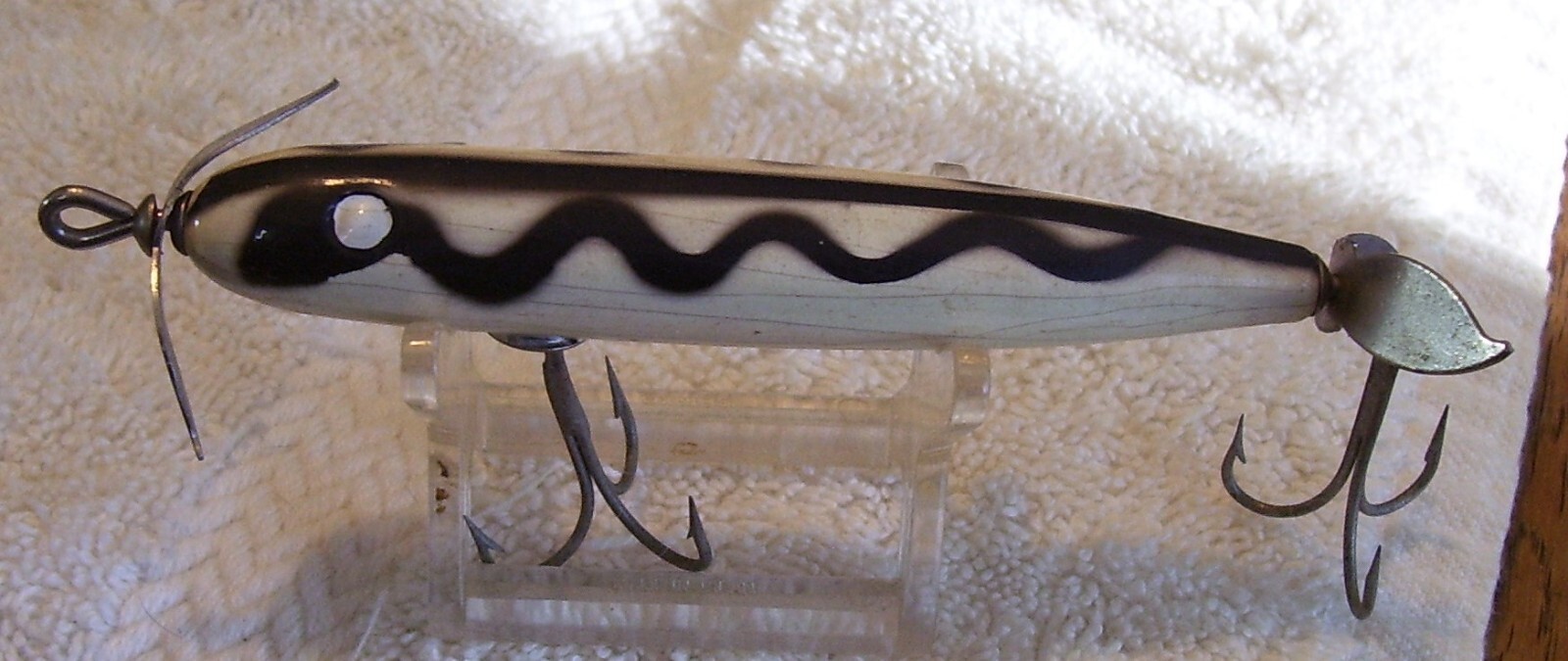 21523 VINTAGE SHAKESPEARE SLIM JIM WOOD LURE 3-5/8 21523 VINTAGE SHAKESPEARE SLIM JIM WOOD LURE 3-5/8