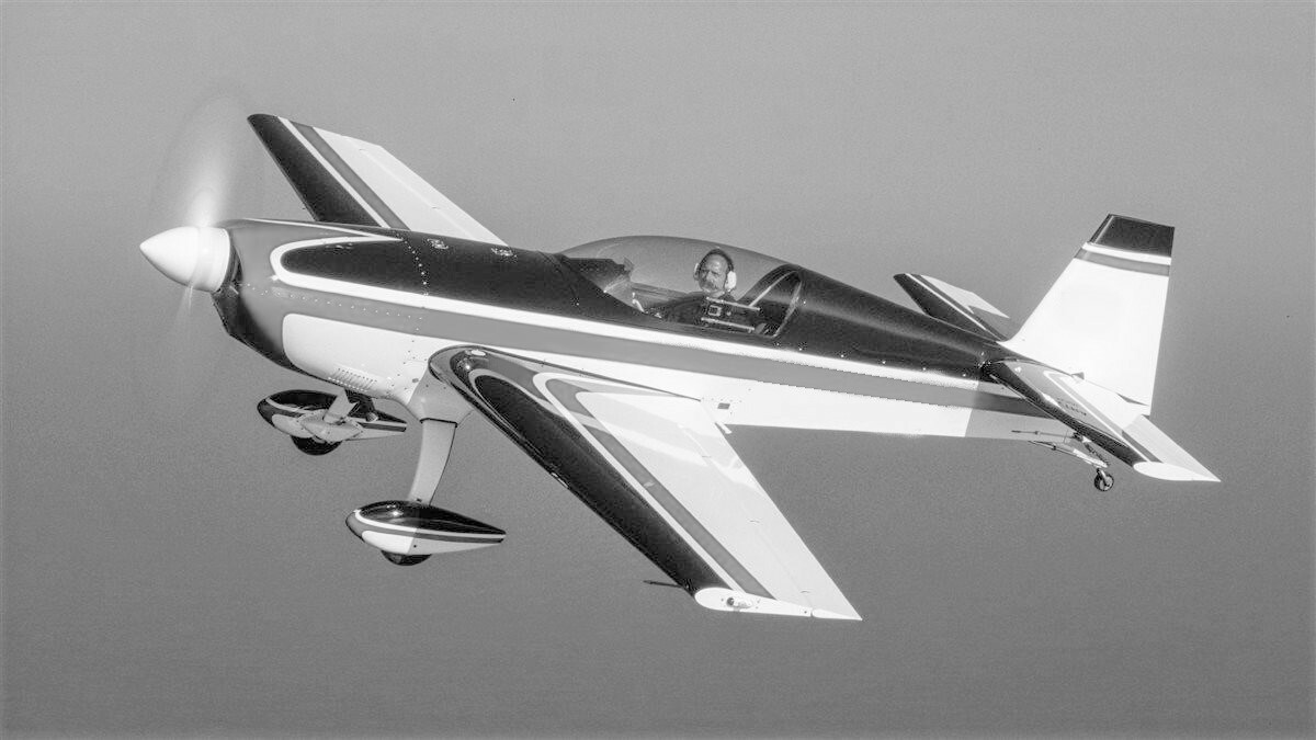 Extra 300S 42