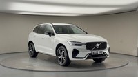 2022 Volvo XC60 Plus Dark B5 (250 hp) SUV Petrol/Electric Hybrid Automatic
