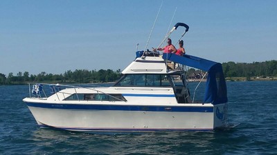 1980 Chris-Craft Catalina 31 Flybridge