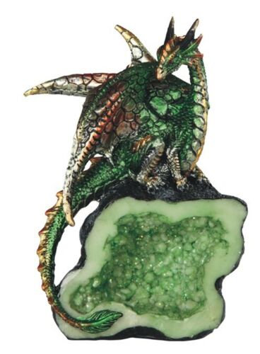 GREEN CRYSTAL DRAGON       Green Dragon on Crystal Geode    Statue   H5.5"