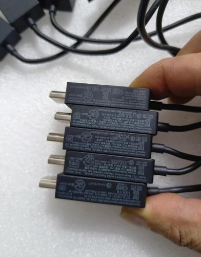 1pc Microsoft Wireless Display Adapter V2 Model 1733 HDMI