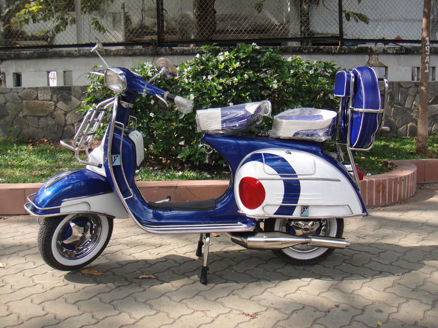 ITALIAN VESPA SPRINT VLB 150cc 1967's FULLY RESTORED FREE SHIPPING BLUE & WHIT