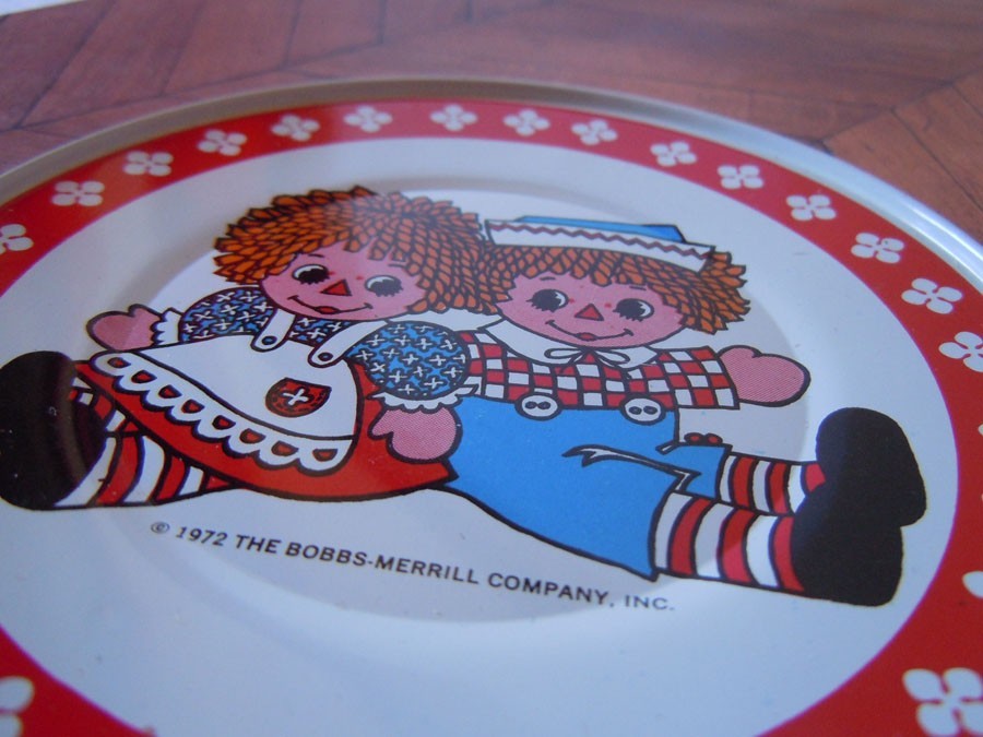 1972 Vintage Tin Litho Children's Toy Dishes Plates Raggedy Ann & Andy Dolls