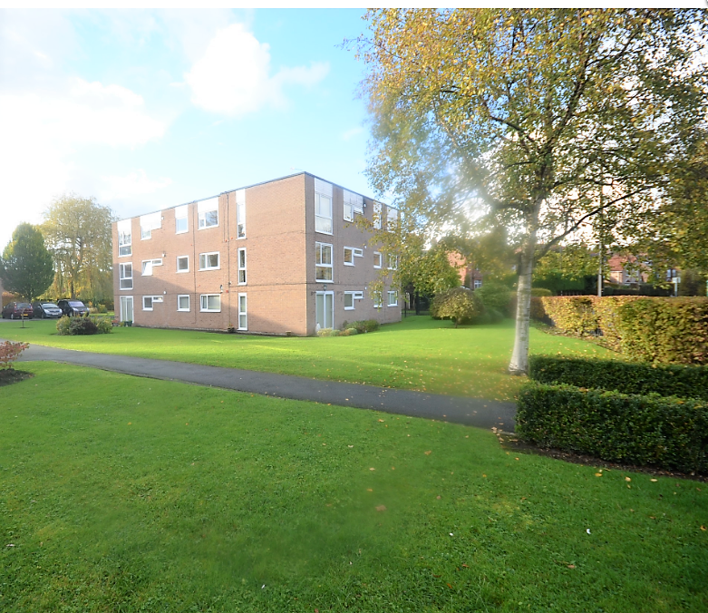 2 bedroom flat in Grange Court, Grange Road, Altrincham, WA14 in