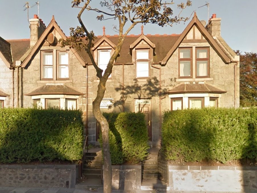 5 Bed HMO House, 5 minutes walk to Aberdeen University in Aberdeen