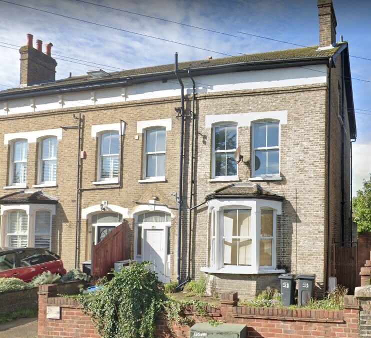 3 Bedroom Flat to rent in Croydon with Garden Universal Credit Applicants Ref Bhi