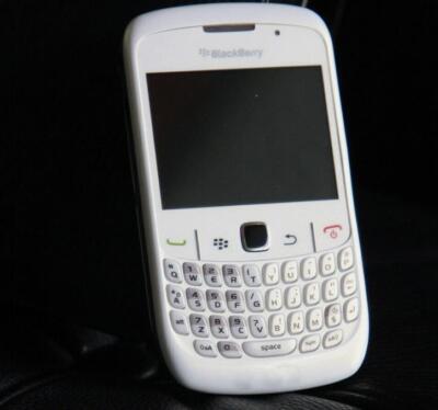BlackBerry Curve 8520 2G GSM 850 / 900 / 1800 / 1900 SmartPhone +1 Year WARRANTY