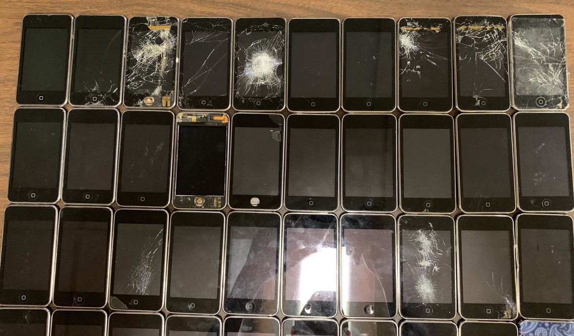 Lot of 59 AS IS Apple 3rd Generation 32 GB iPod Touches