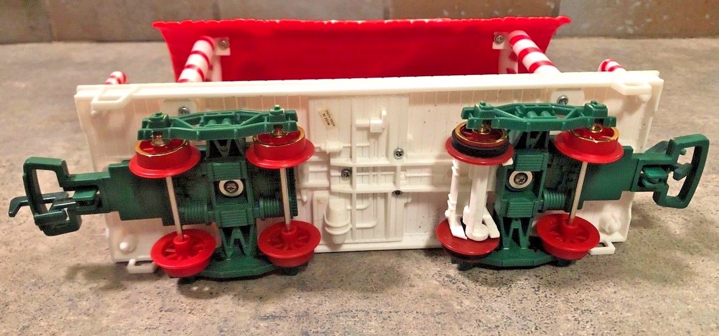 Vintage1986 New Bright Holiday Time Express LTD Train Pump car with elves