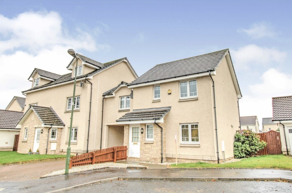 3 bedroom LinkedDetached house Bathgate Scotland in Bathgate, West