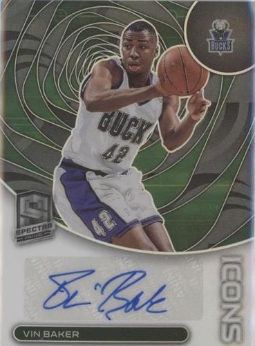 VIN baker　NBA　プロバスケットボール　トレーディングカード Vin Baker 2024-25 Panini Revolution Signature #RS-BKA Bucks