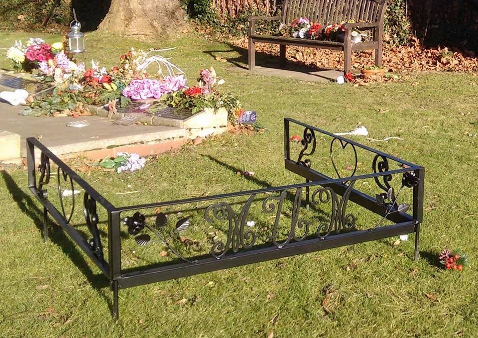Personalised Steel Memorial Decorative Grave Surround in Bulwell
