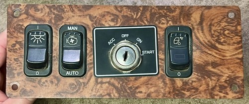 Peterbilt Switch and Ignition Panel (No K ey) 16-07418