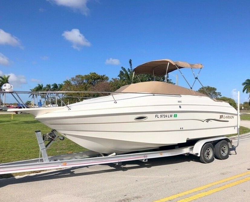 2002 Larson 220 Cabrio New Engine With 15 hours Most Everything New & Replaced
