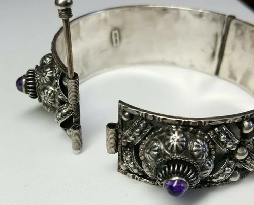 VINTAGE MIDDLE EASTERN STERLING 800 SILVER AMETHYST HINGED BANGLE BRACELET