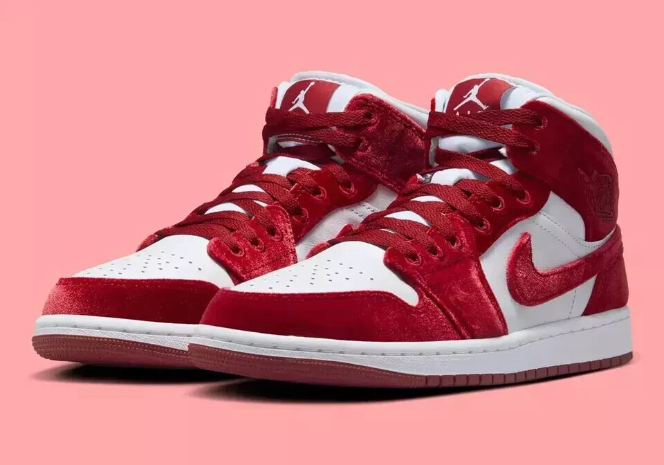 ナイキ エアジョーダン 1 MID SE チームレッド FZ3334-100 AJ1 Amazon.com | Air Jordan 1 Mid SE Women's Shoes (FZ3334-100