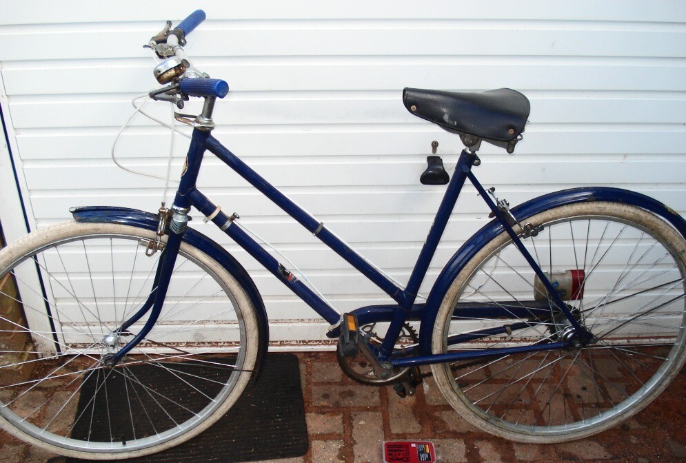 Vintage BSA Ladies Bike with Sturmey Archer 3 speed hub gear. 20 inch