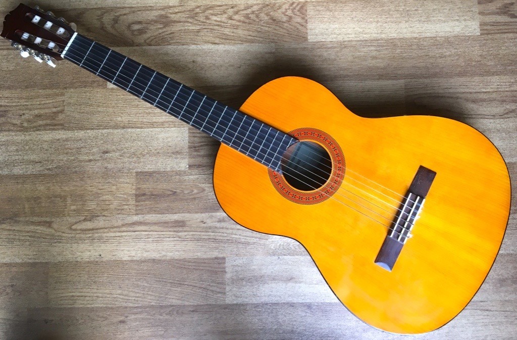 Yamaha c40 6 String Acoustic 4/4 Guitar Spanish Classical Acoustic