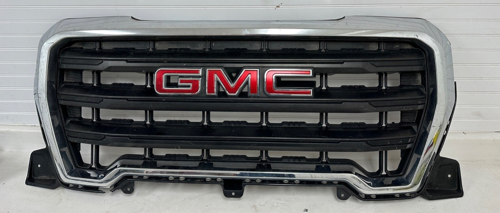 2019 2020 2021 GMC SIERRA 1500 FRONT UPPER GRILLE W/ EMBLEM