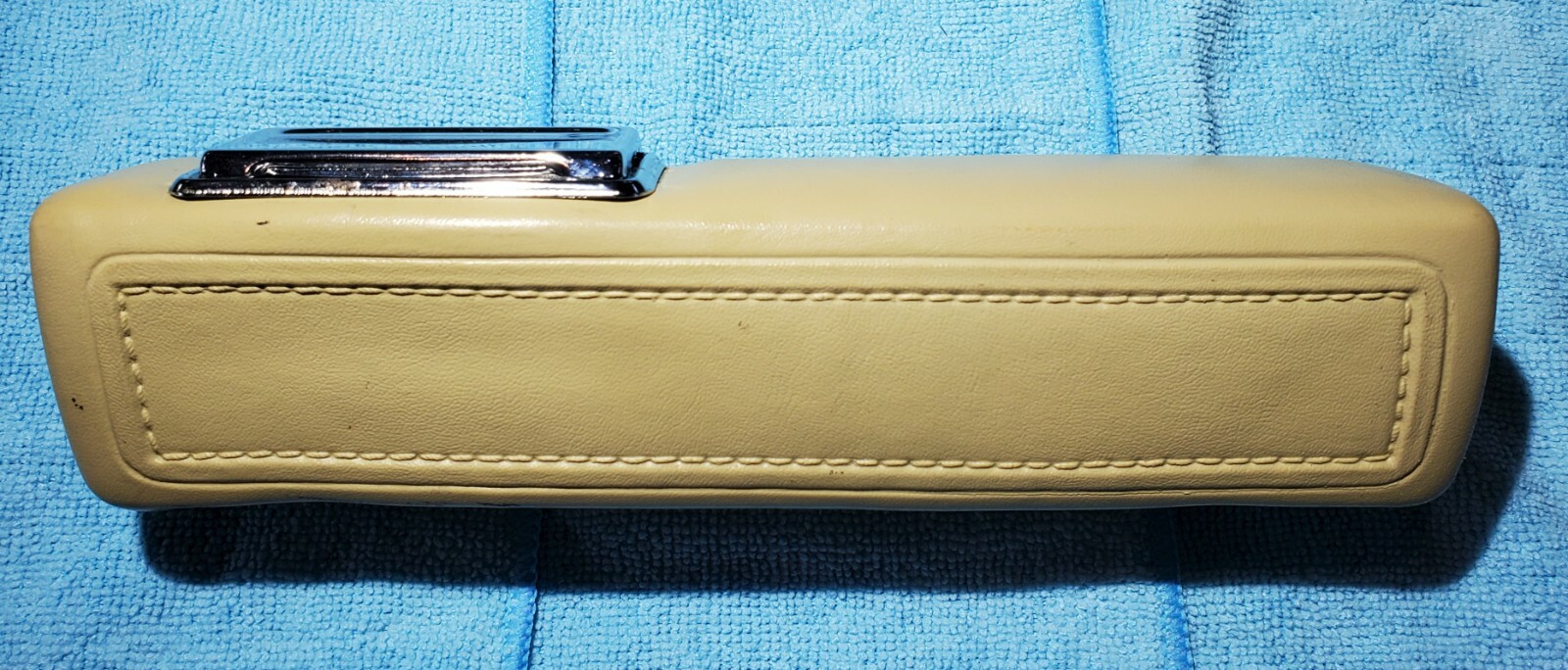 ハミルトン　ヴィンテージ アシュトレイ　小物置き 1966-70 B-Body Beige 9 1/2 Inch Arm Rest Pad with Ash Tray