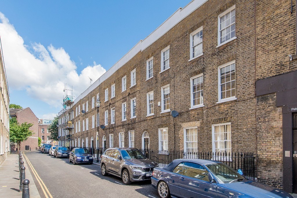 Hermit Street EC1V. Period converted two double bedroom apartment to rent, close to angel