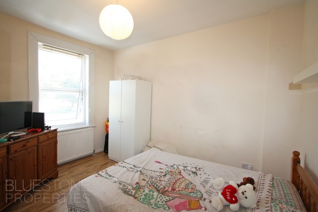 ***SW17***Tooting Broadway Wimbledon***Studio apartment***First floor