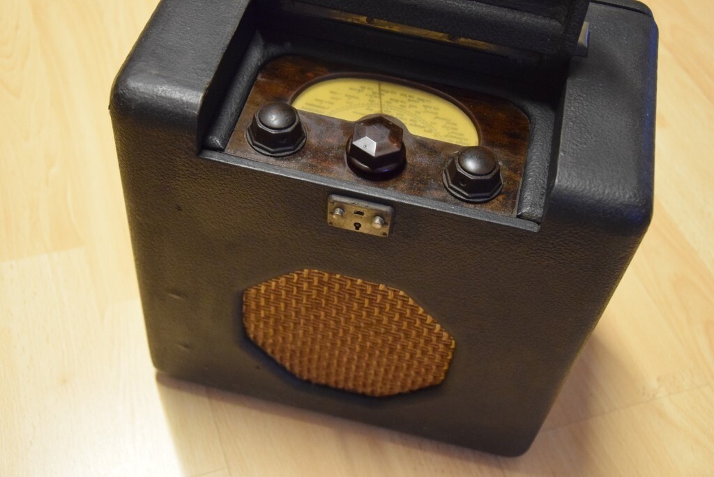 1937 ROBERTS M4Q VINTAGE VALVE TUBE RADIO tested working in Surrey