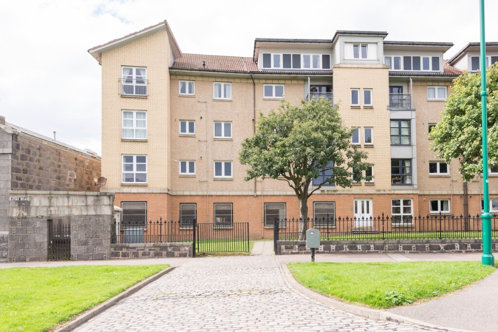 2 bedroom flat in Links Road, City Centre, Aberdeen, AB24 5DJ in