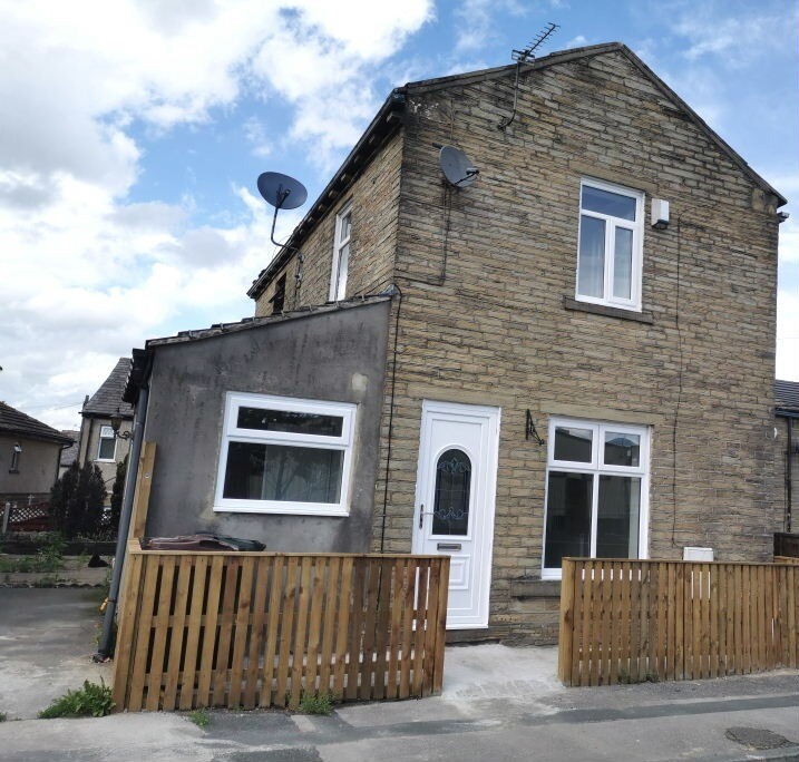 Newly renovated 1 2 BEDROOM TERRACE COTTAGE TO LET, BRADFORD 4. in