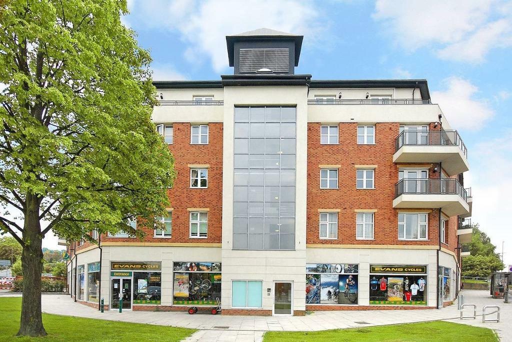 Studio flat in Peaberry Court, Greyhound Hill, Hendon, NW4 in Hendon