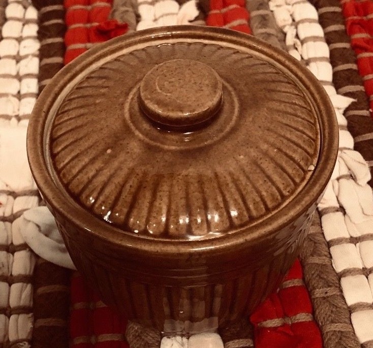 USA small lidded container-bean pot-dips-soups-Brown ridged