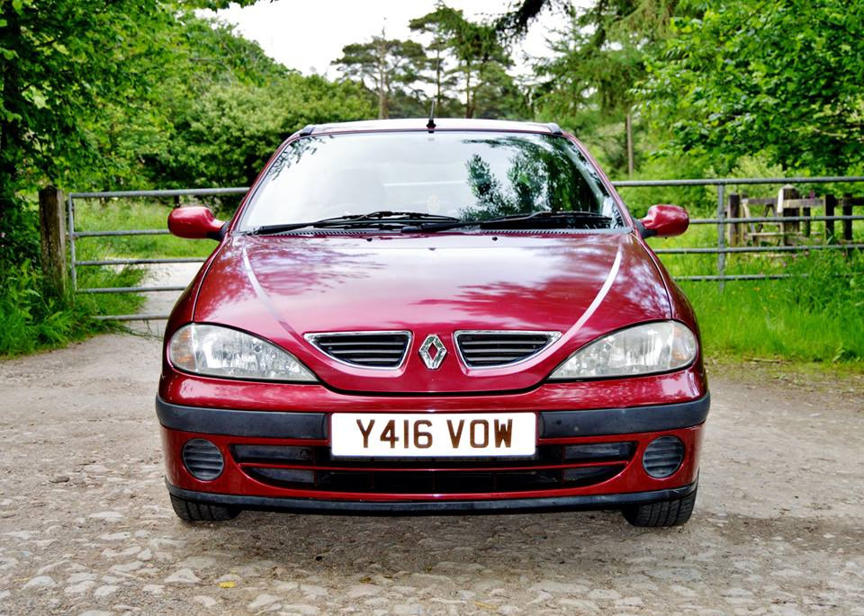 Renault Megane 1.6 hatchback 2001. Red. 129,000 miles