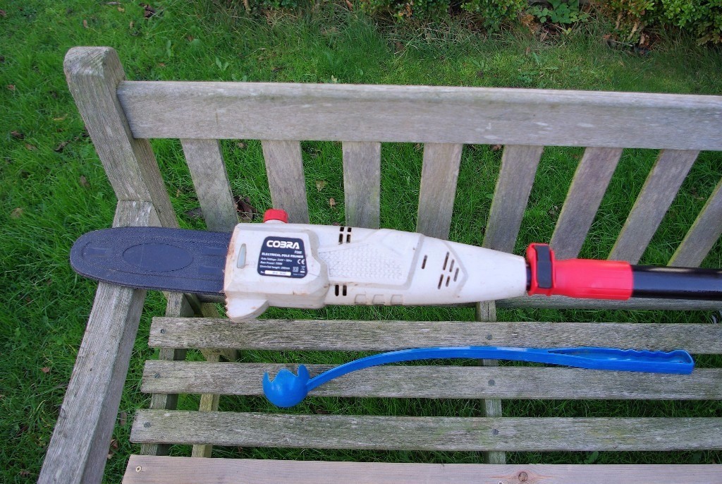 Pruner. Cobra P20E Electric Telescopic Pole Pruner Saw 8" bar. 750w