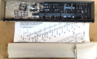 ACCURAIL 9306 CN TRI-LVL AUTO RACK HO SCALE KIT