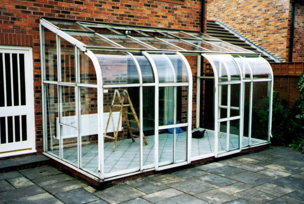 Large Leanto Aluminium Conservatory/greenhouse in Helsby, Cheshire