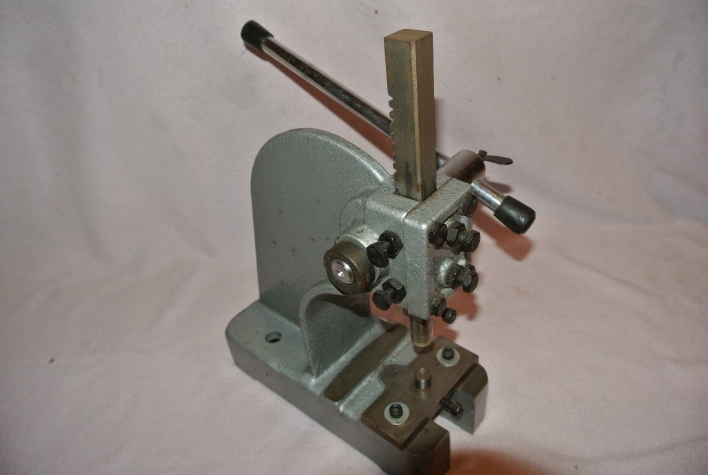 Industrial Heavy Duty (Curtain)Eyelet / Press Stud Machine in